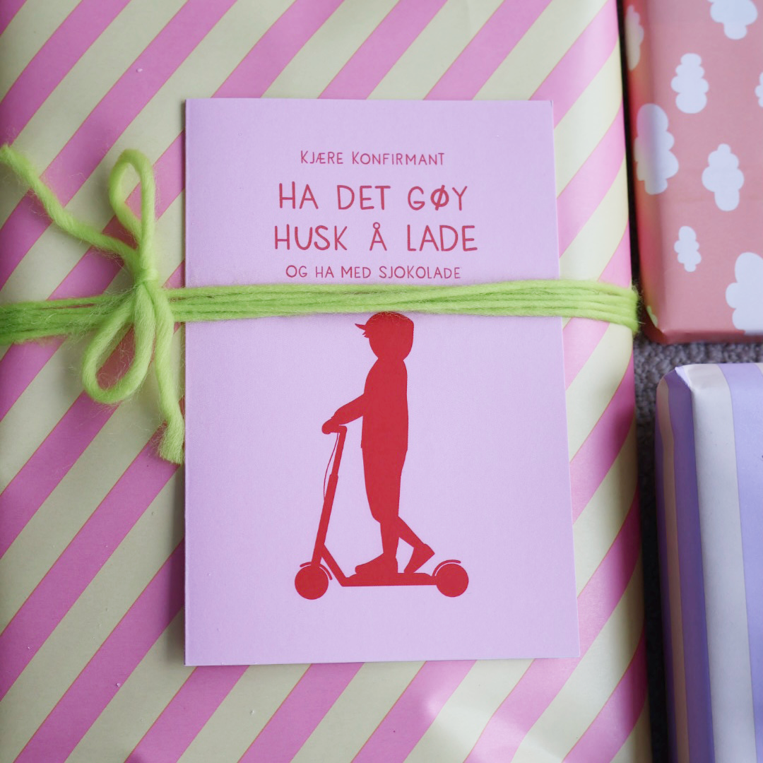Kort Konfirmant på sparkesykkel rosa