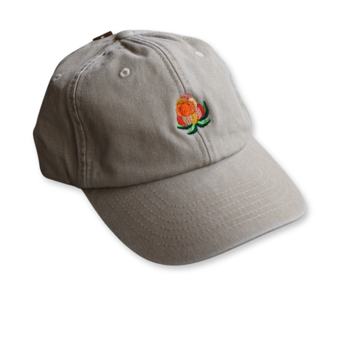 Beige Caps med brodert multemotiv