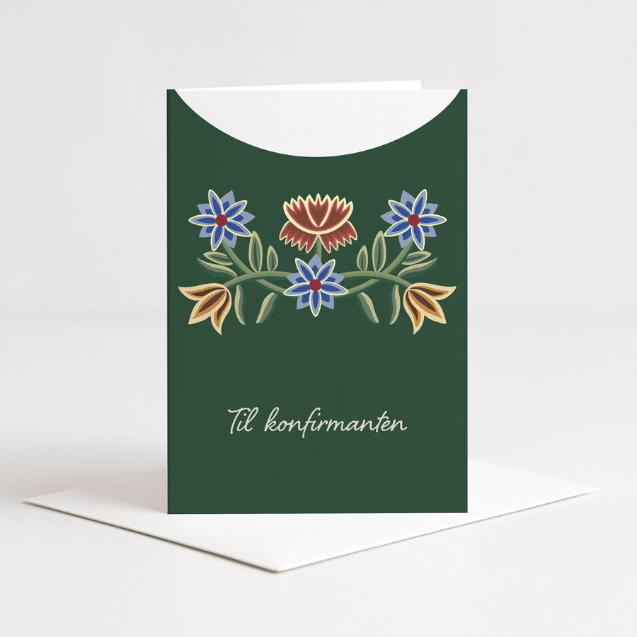 Mørkegrønt konfirmasjonskort med broderimønster inspirert av norsk bunad og teksten "Til konfirmanten"