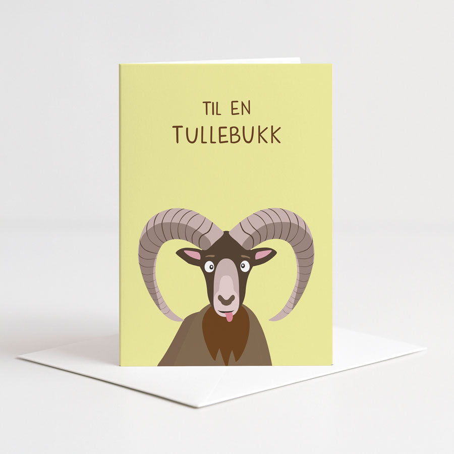 Dobbelt skort fra Holloi med en morsom illustrasjon av en bukk som rekker tunge, og teksten TIL EN TULLEBUKK